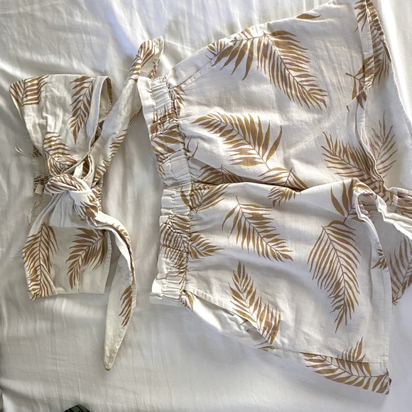 Billabong Other - Billabong two piece short and bandeau tie top